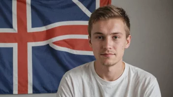 En person med etternavnet Danielsens, med et norsk flagg i bakgrunnen