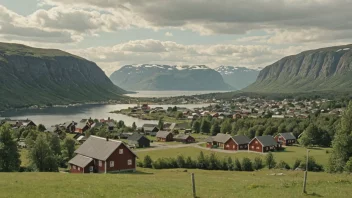 Et idyllisk norsk landskap med en liten landsby eller by i bakgrunnen.