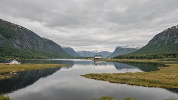 Et idyllisk norsk landskap med en skilt eller bygning med navnet Nymoen