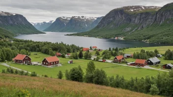 Et fredelig norsk landskap med en liten landsby eller gård i bakgrunnen.