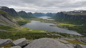 Et malerisk landskap av Skjelsviks, som viser stedets unike karakter og sjarm.