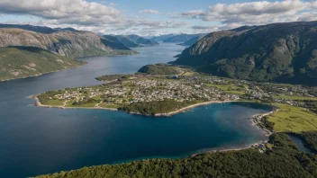 En vakker by i Vestland, kjent for sin vakre natur og beliggenhet nær fjorden.