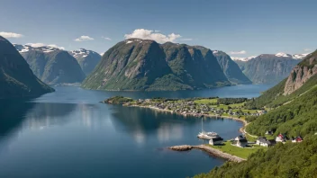 Et pittoreskt landskap i Norge med tradisjonelle hus og en storslagen natur.