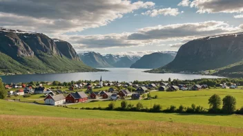 Et pittoreskt norsk landskap med en liten bosetning i det fjerne.