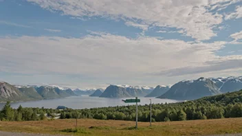 Et malerisk landskap av en norsk geografisk plass med navnet Lundsidas fremtredende.