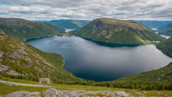 Et malerisk landskap av Klavestadhaugen, som viser dens naturskjønnhet.