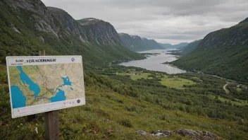 Et idyllisk norsk landskap med en liten by eller landsby i det fjerne, omgitt av fjell og skog.