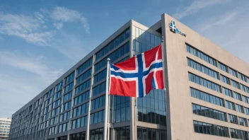 Et moderne kontorbygg med en nordisk flagg foran