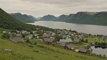 Et idyllisk norsk landskap med en liten landsby eller by i bakgrunnen.
