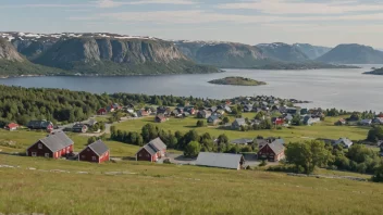 Et idyllisk norsk landskap med en liten landsby eller by i bakgrunnen, med noen bygninger og hus med navnet Skjønbergs på et skilt eller en bygning.