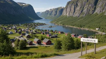 En malerisk landsby i Norge med et skilt med navnet Markhus