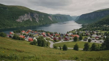 En malerisk landsby i Norge med et skilt som viser navnet 'Fretheim'