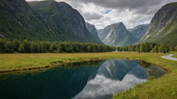 Et malerisk landskap av Jøssinghamn i Norge