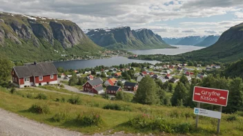 Et idyllisk norsk landskap med en liten landsby eller by i bakgrunnen, og et skilt med navnet 'Grythe' i forgrunnen.