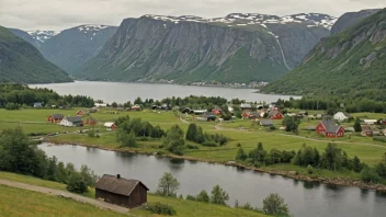 Et idyllisk norsk landskap med en liten landsby i bakgrunnen.