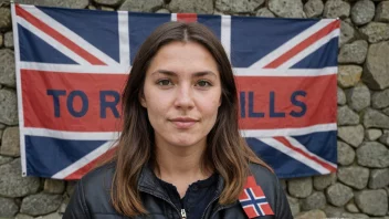 En kvinne med et norsk flagg i bakgrunnen, som representerer navnet Torills.